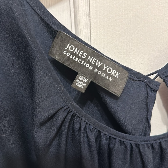 EUC Jones New York Navy Sleeveless Blouse - Picture 2 of 4